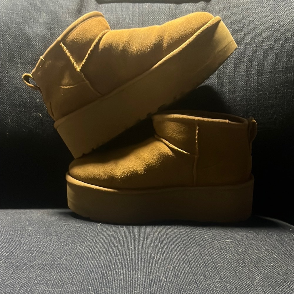 Platform UGGS
